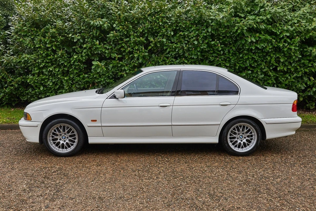 2002 BMW E39 540i - Image 20 of 30