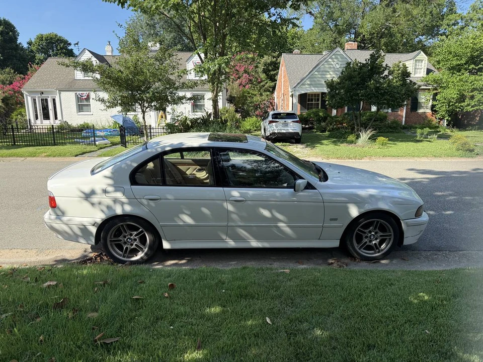 2002 BMW E39 540i - Image 2 of 8
