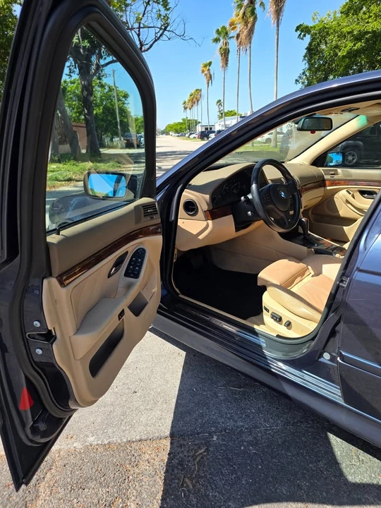 2002 BMW E39 540i - Image 9 of 20