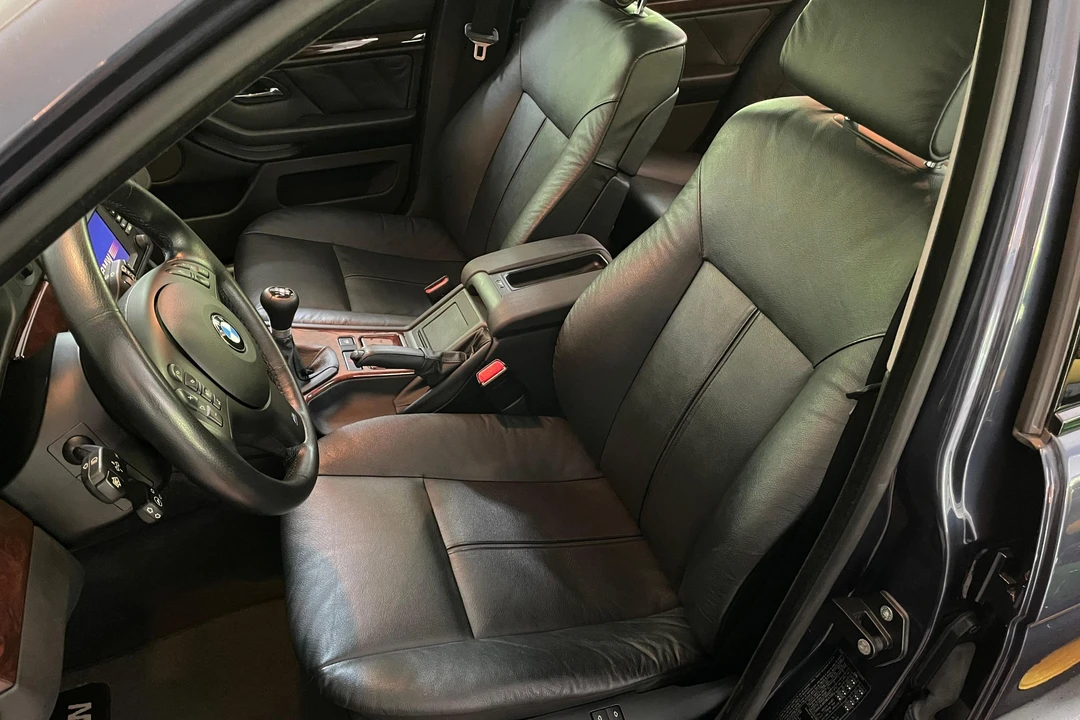 2002 BMW E39 540i - Image 28 of 31