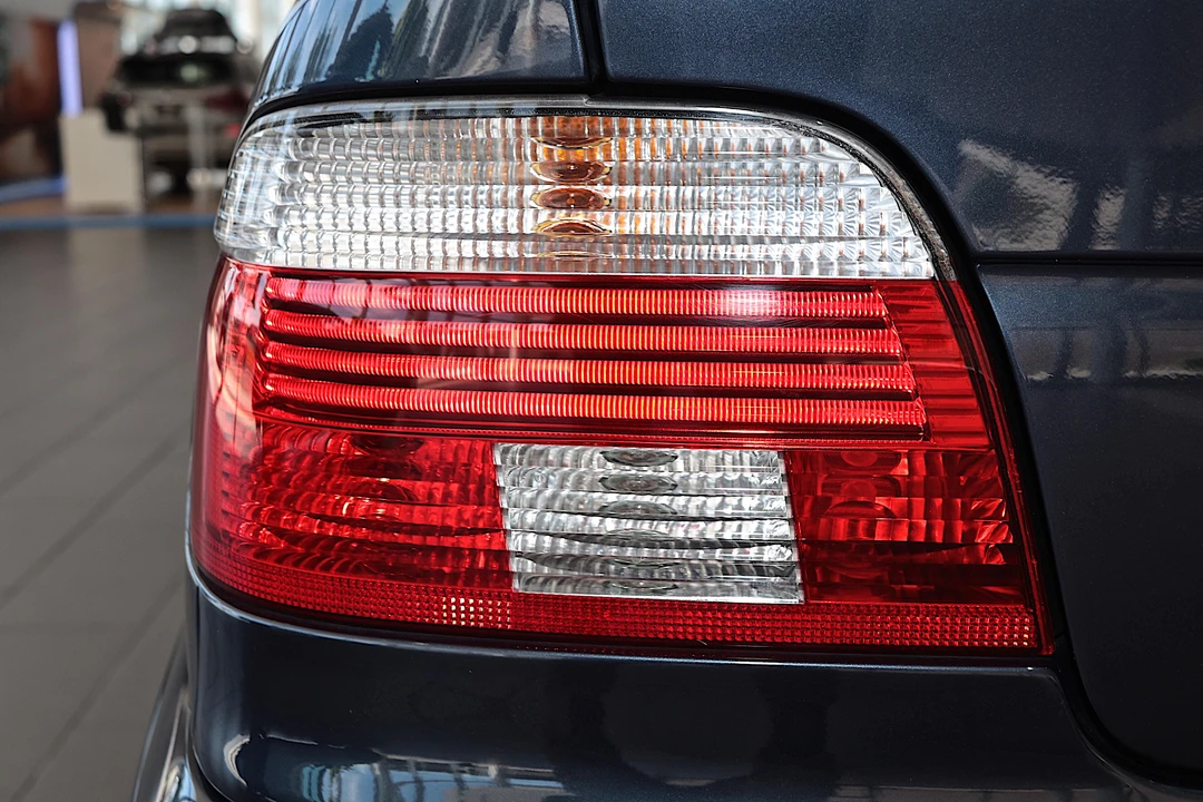 2002 BMW E39 540i - Image 19 of 31