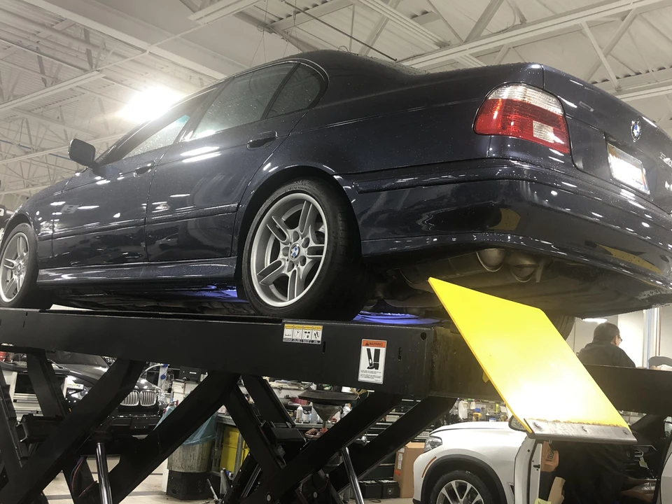 2002 BMW E39 540i - Image 10 of 31