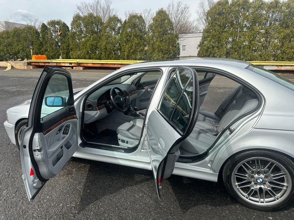 2002 BMW E39 540i - Image 14 of 31