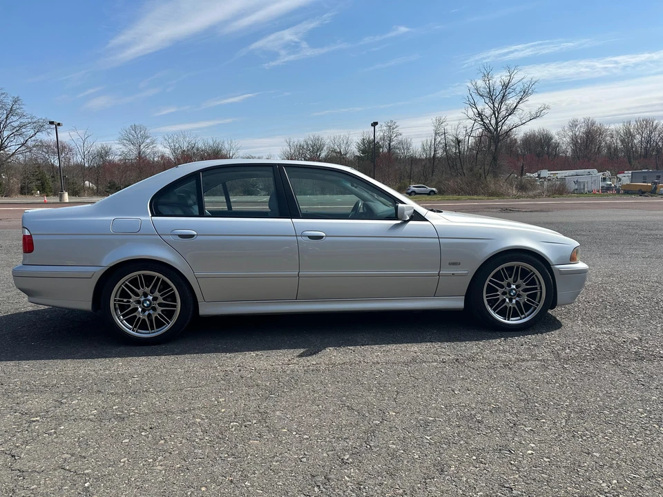 2002 BMW E39 540i - Image 11 of 31