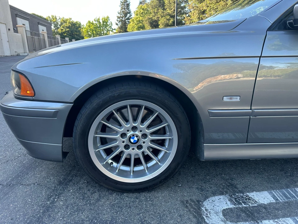 2002 BMW E39 540i - Image 16 of 31