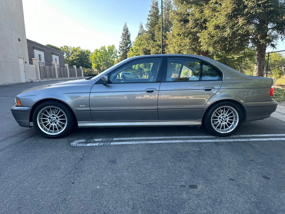 2002 BMW E39 540i - Image 7 of 31