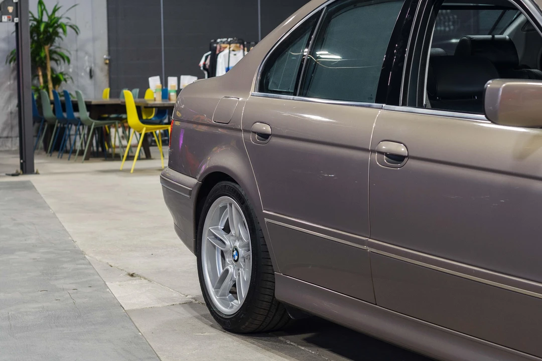 2002 BMW E39 540i - Image 19 of 31