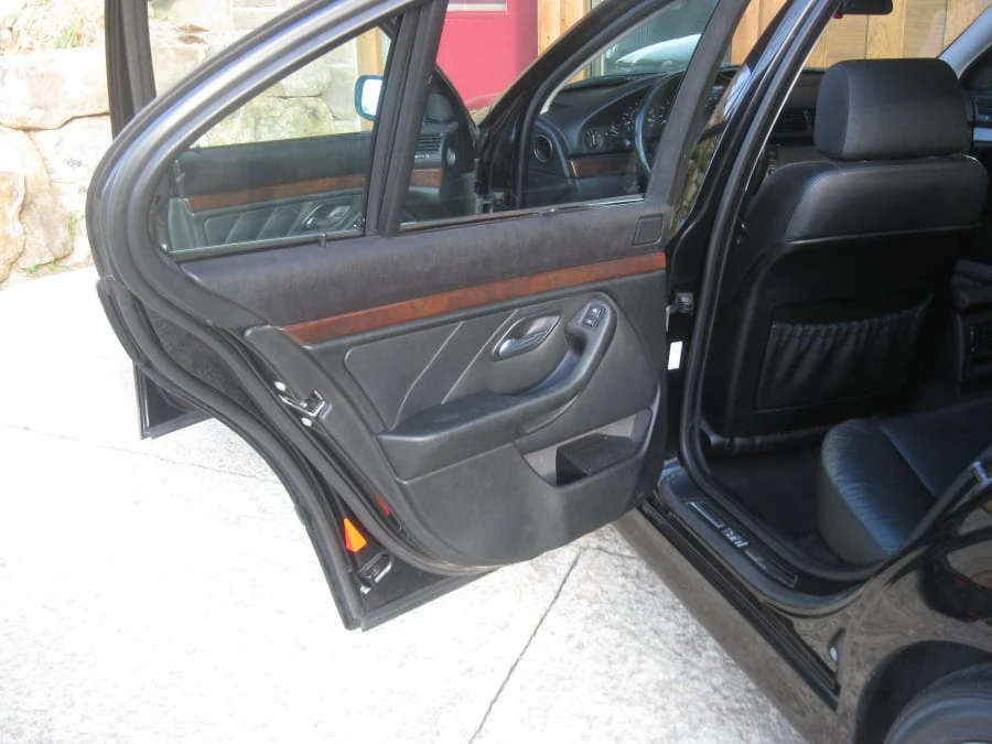2002 BMW E39 540i - Image 7 of 8