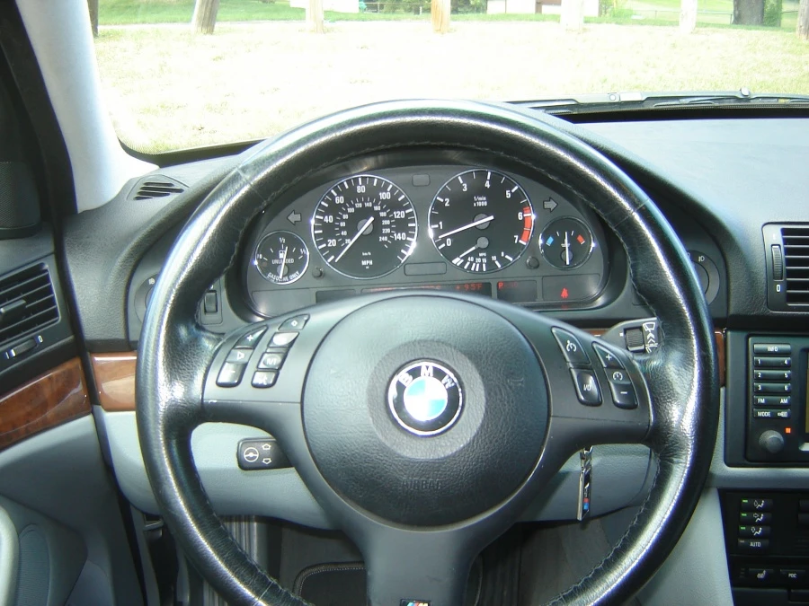 2002 BMW E39 540i - Image 3 of 3