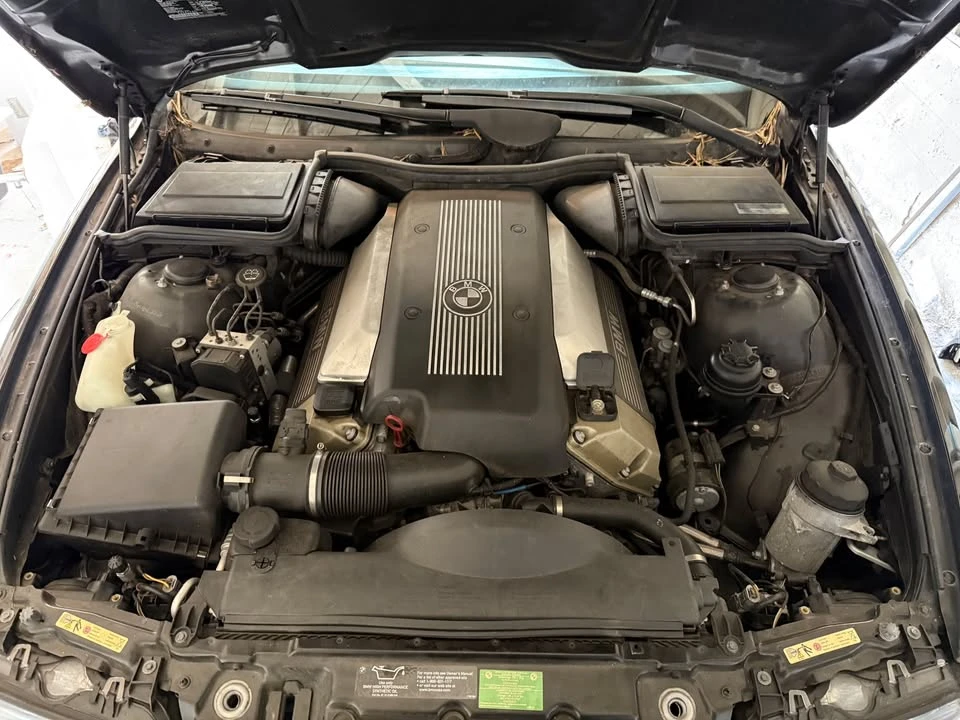 2002 BMW E39 540i - Image 9 of 10