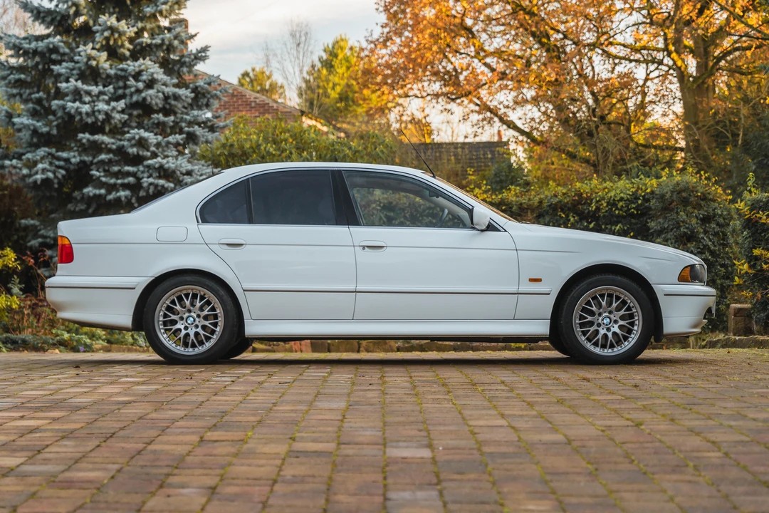 2002 BMW E39 540i - Image 13 of 31