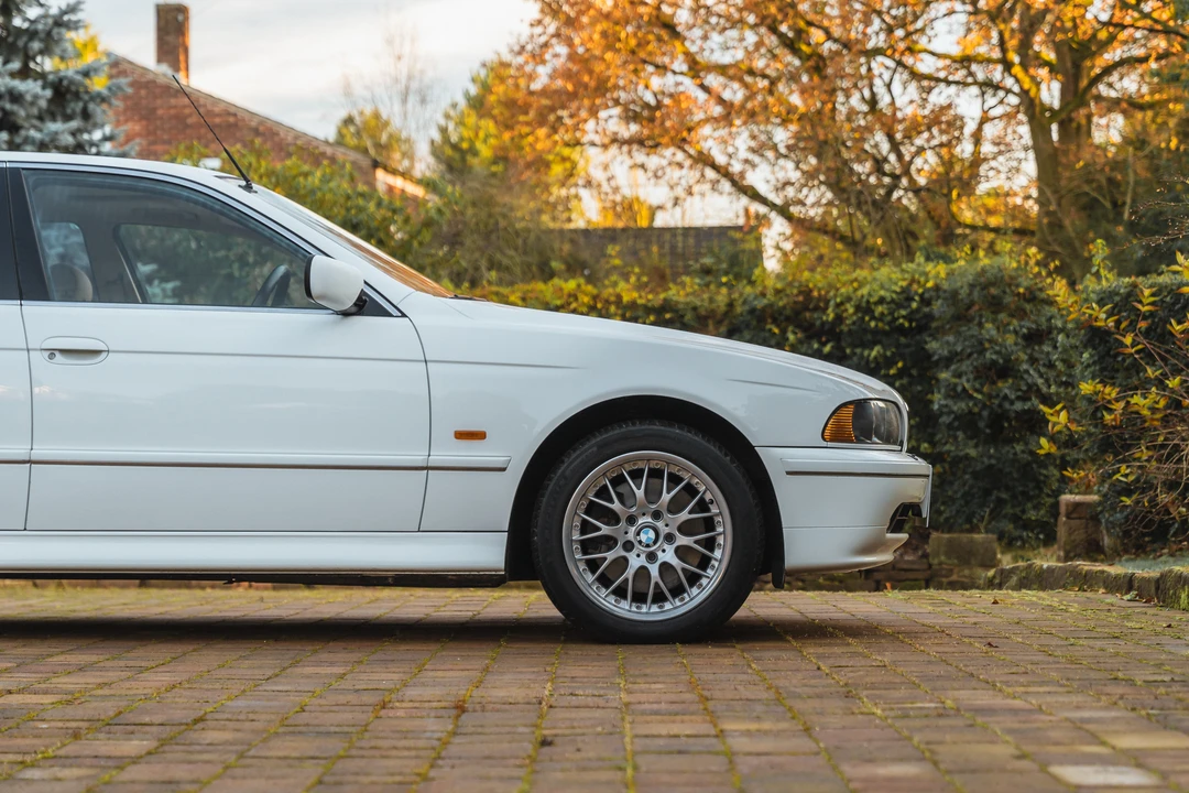 2002 BMW E39 540i - Image 23 of 31