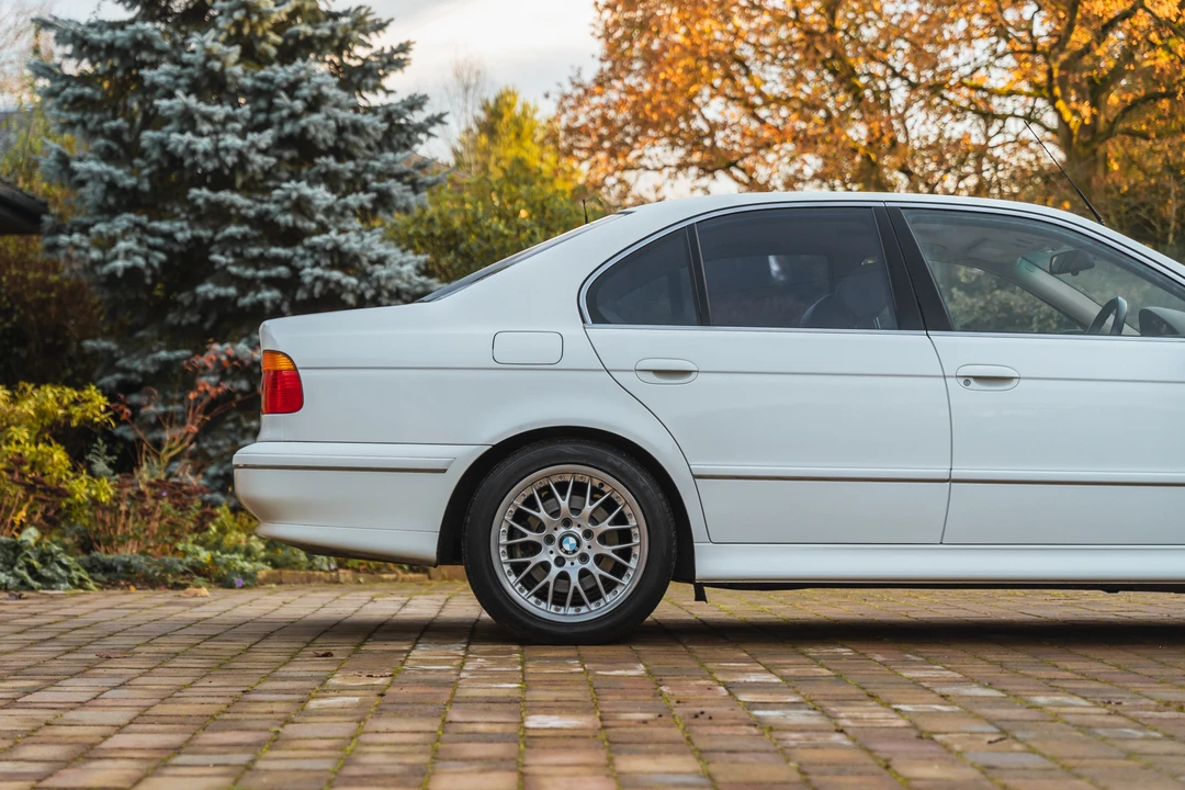 2002 BMW E39 540i - Image 22 of 31