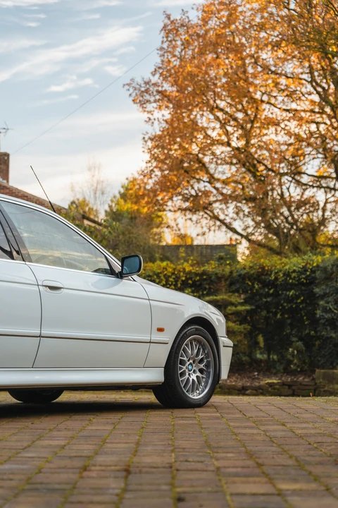2002 BMW E39 540i - Image 28 of 31