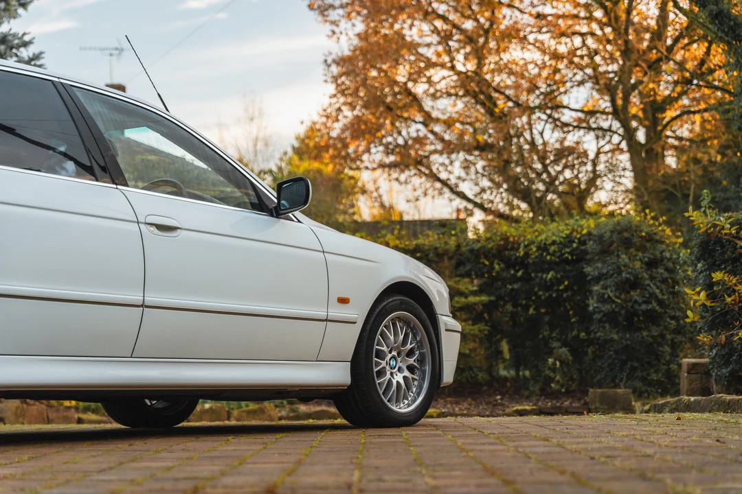 2002 BMW E39 540i - Image 29 of 31