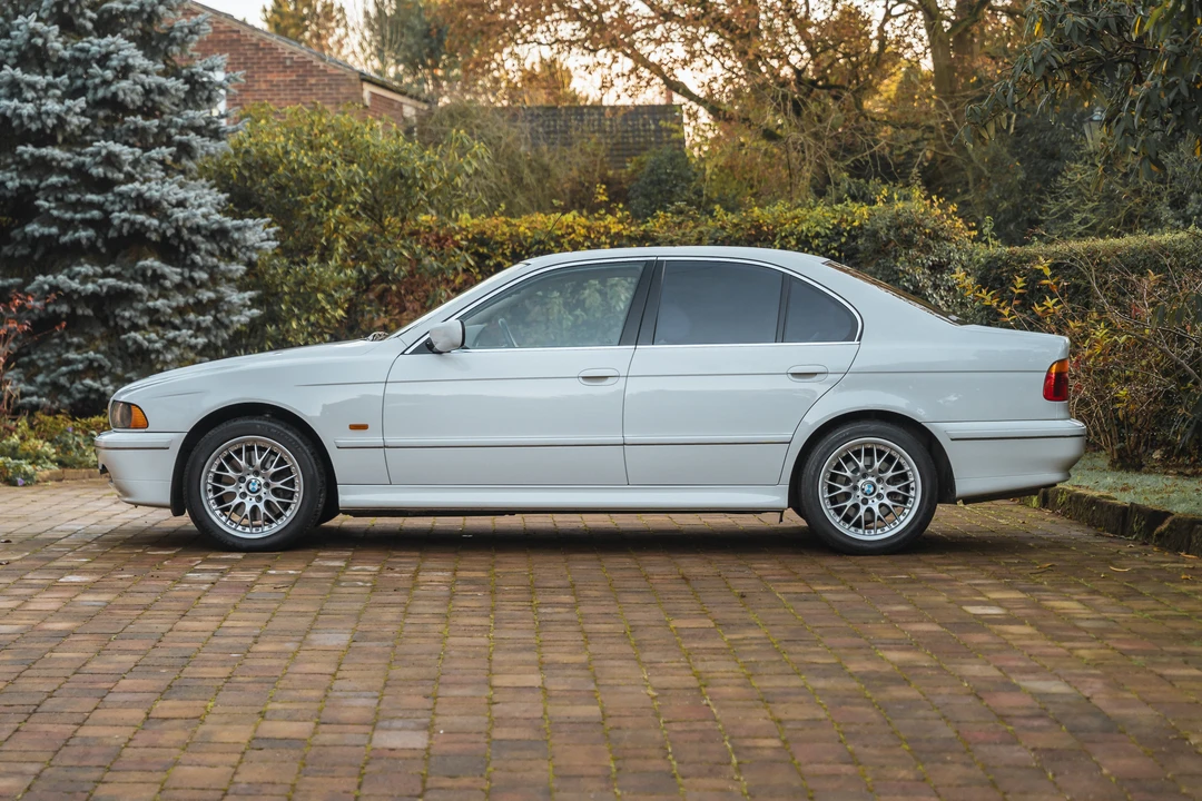 2002 BMW E39 540i - Image 17 of 31