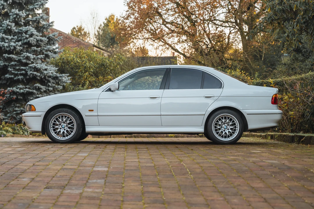 2002 BMW E39 540i - Image 9 of 31
