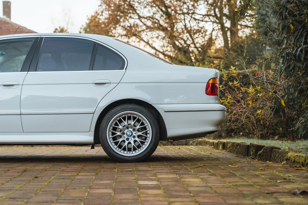 2002 BMW E39 540i - Image 30 of 31