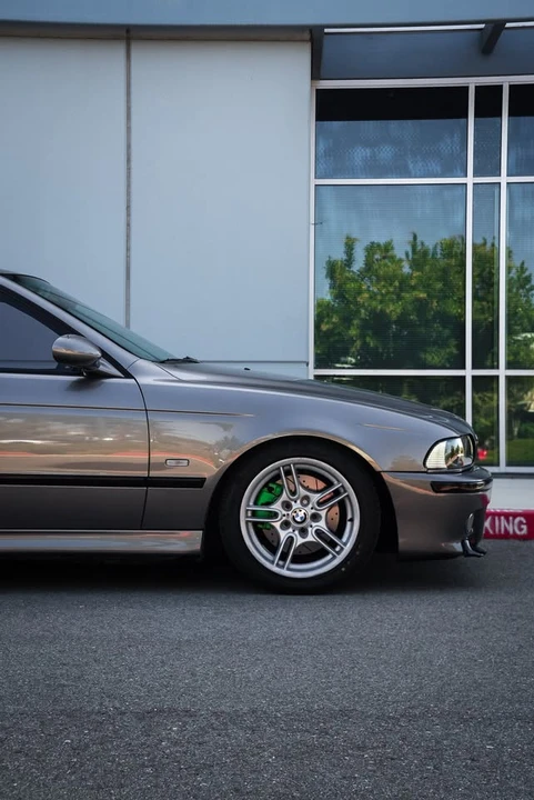 2002 BMW E39 540i - Image 5 of 10