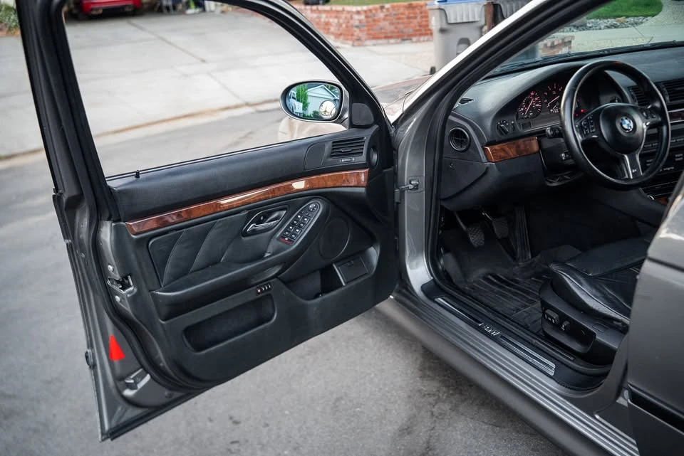 2002 BMW E39 540i - Image 9 of 10