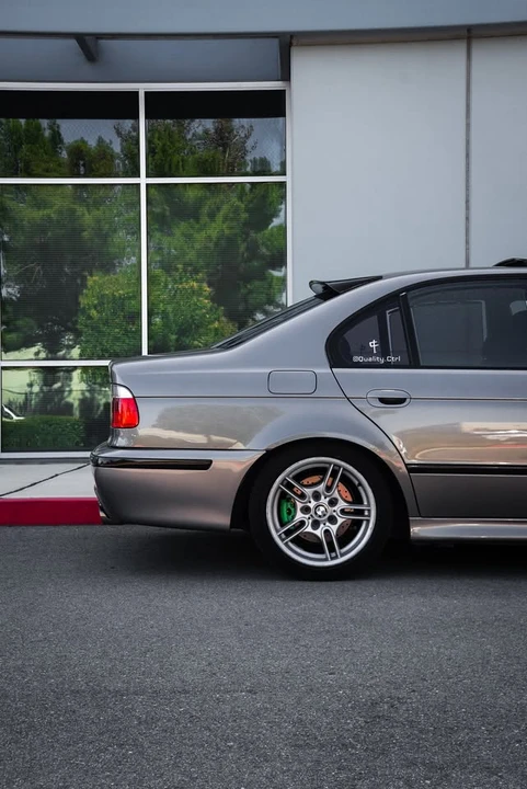 2002 BMW E39 540i - Image 6 of 10