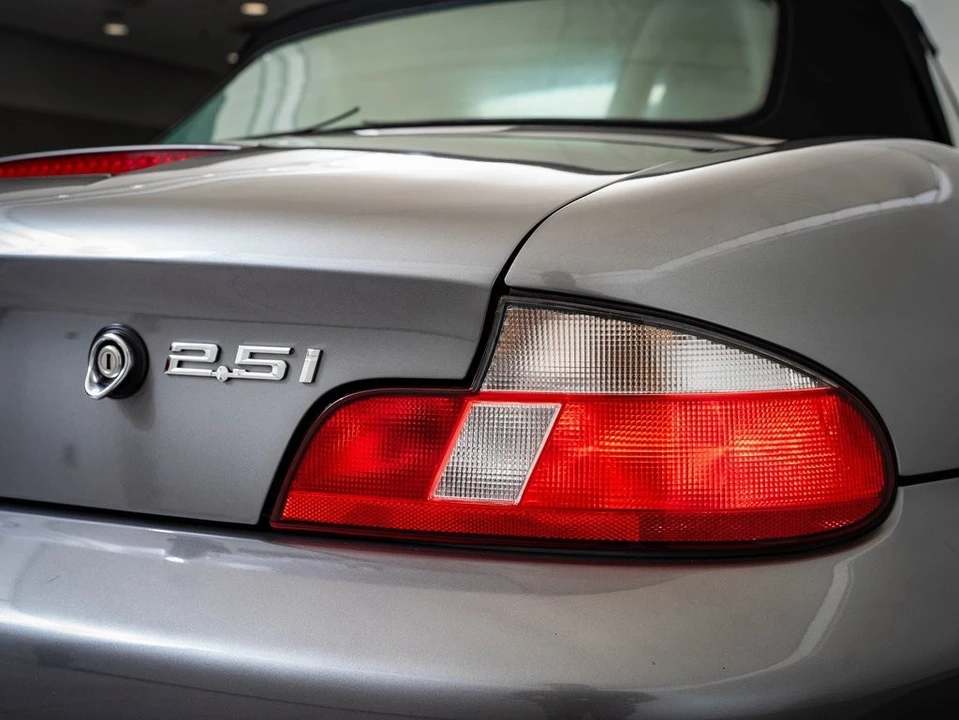 2002 BMW Z3 Roadster - Image 10 of 21