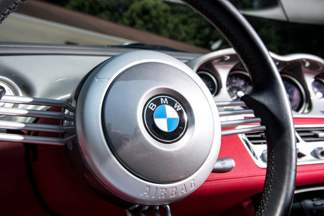 2002 BMW Z8 - Image 27 of 31