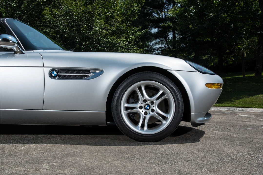 2002 BMW Z8 - Image 2 of 31