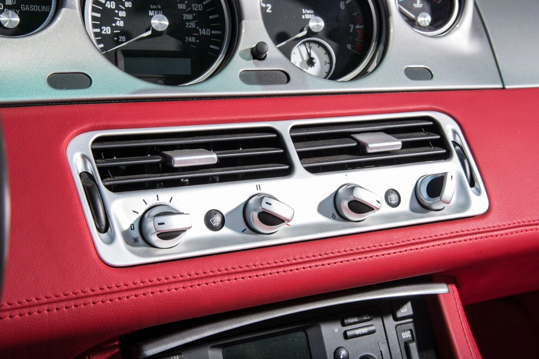 2002 BMW Z8 - Image 31 of 31