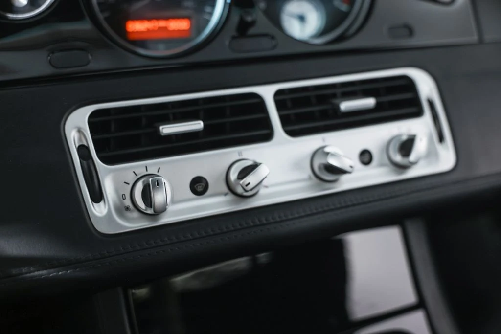 2002 BMW Z8 - Image 27 of 31