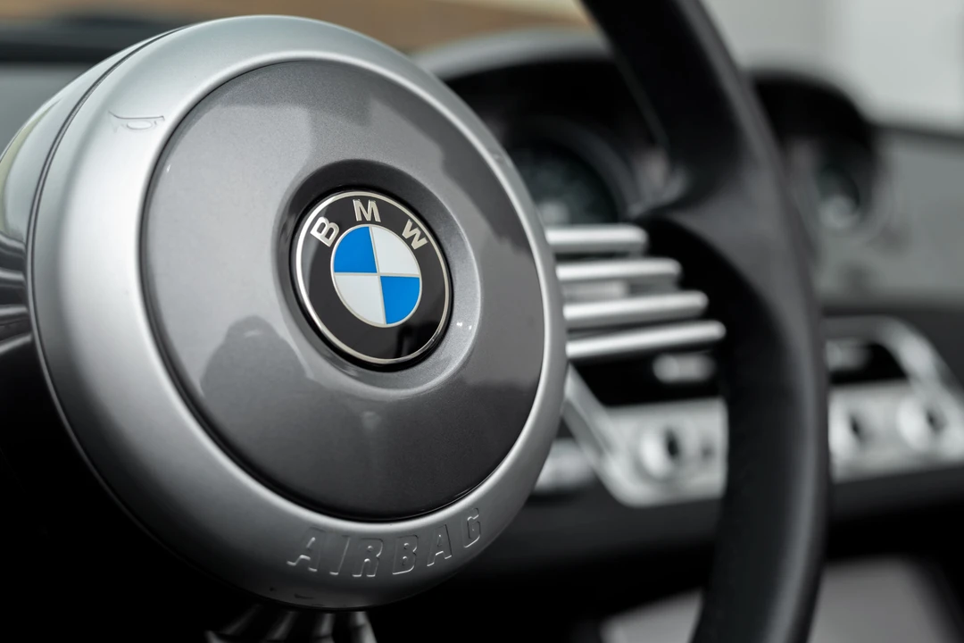 2002 BMW Z8 - Image 28 of 31