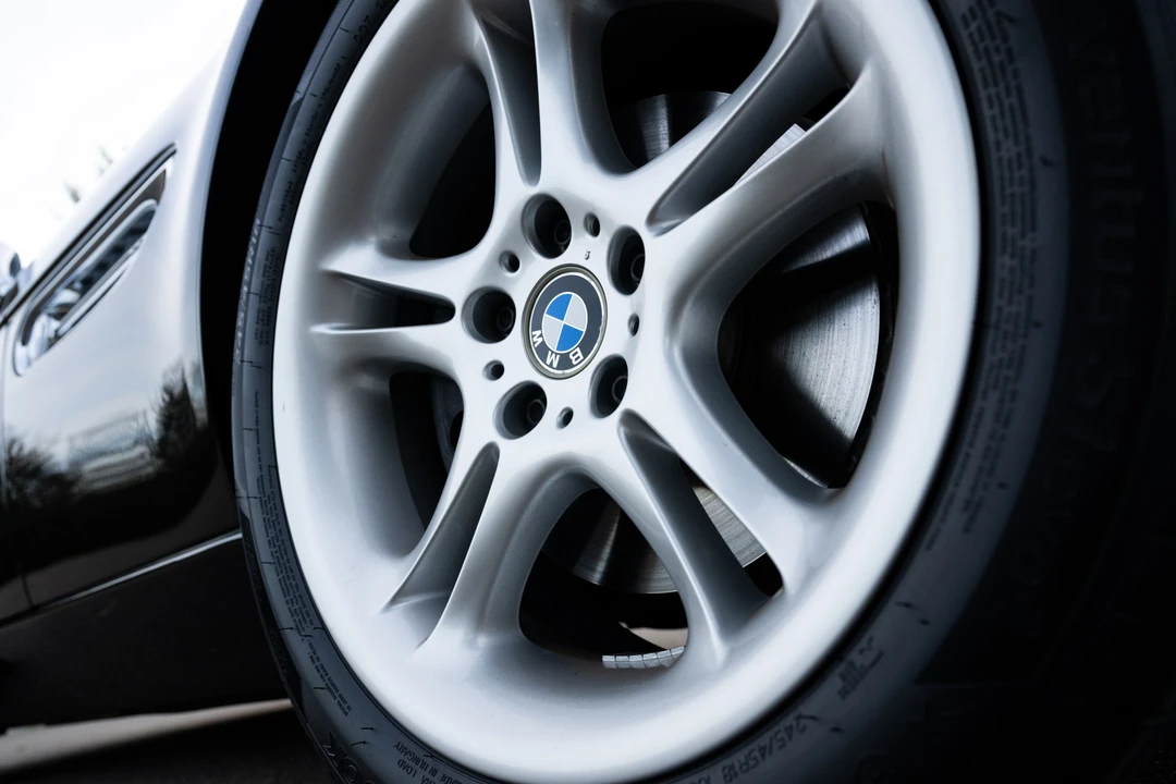 2002 BMW Z8 - Image 30 of 31