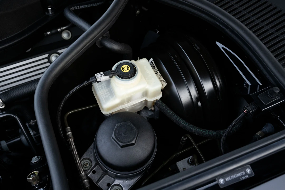 2002 BMW Z8 - Image 20 of 31