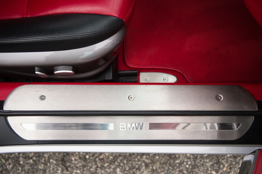 2002 BMW Z8 - Image 30 of 31