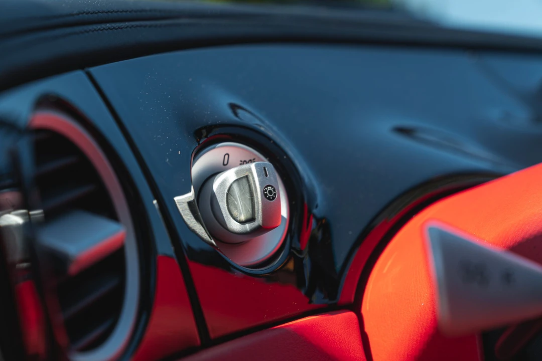 2002 BMW Z8 - Image 27 of 31