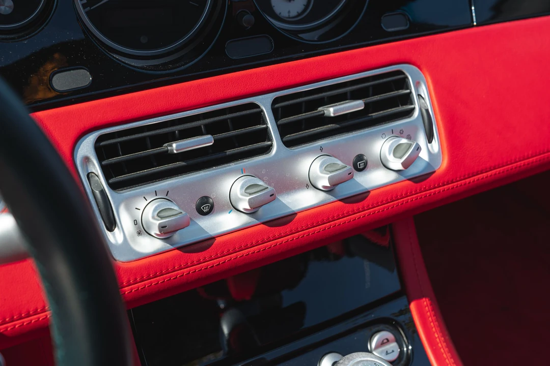 2002 BMW Z8 - Image 29 of 31