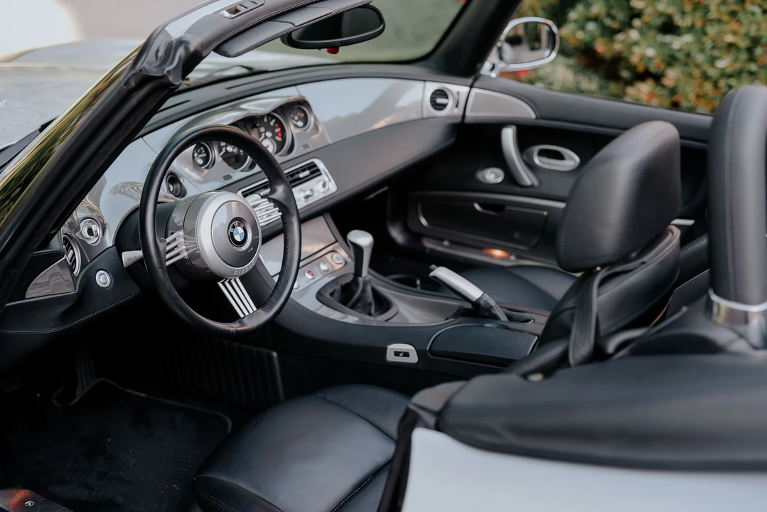 2002 BMW Z8 - Image 28 of 31