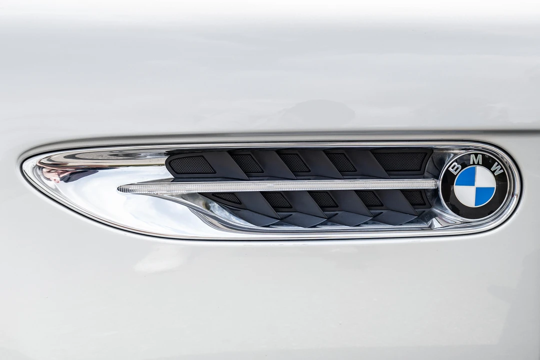 2002 BMW Z8 - Image 24 of 31