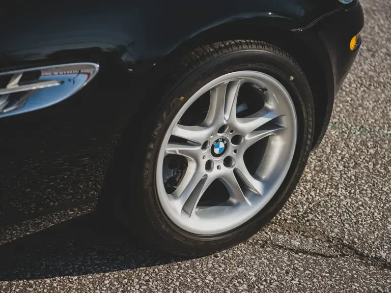 2002 BMW Z8 - Image 17 of 31