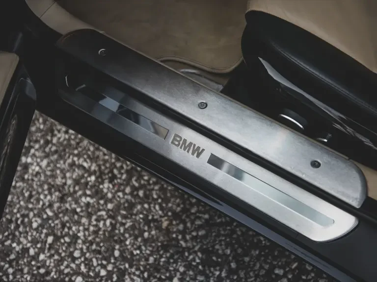 2002 BMW Z8 - Image 28 of 31