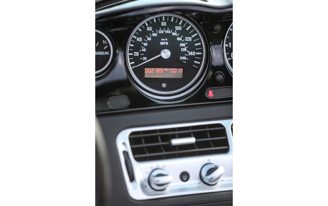 2002 BMW Z8 - Image 25 of 31