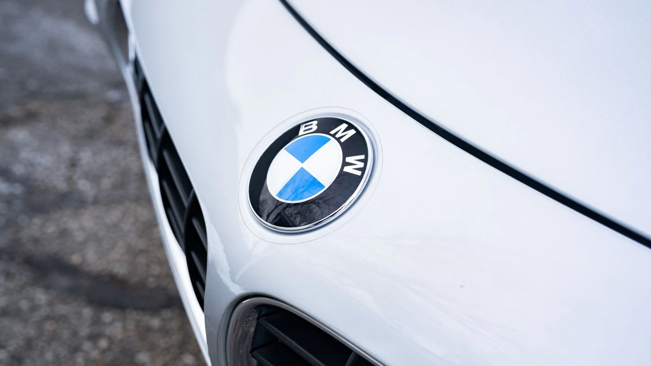 2002 BMW Z8 - Image 23 of 31