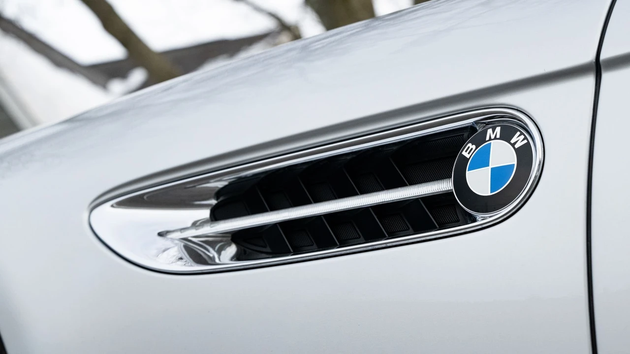 2002 BMW Z8 - Image 10 of 31