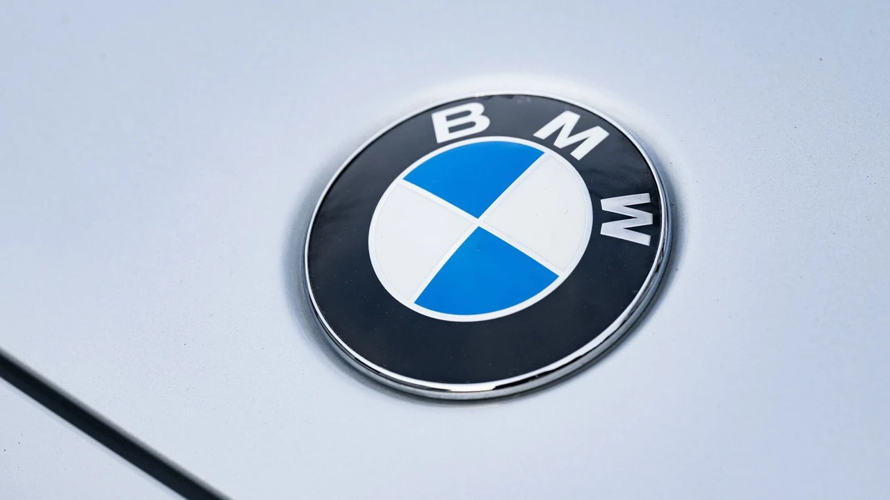2002 BMW Z8 - Image 18 of 31