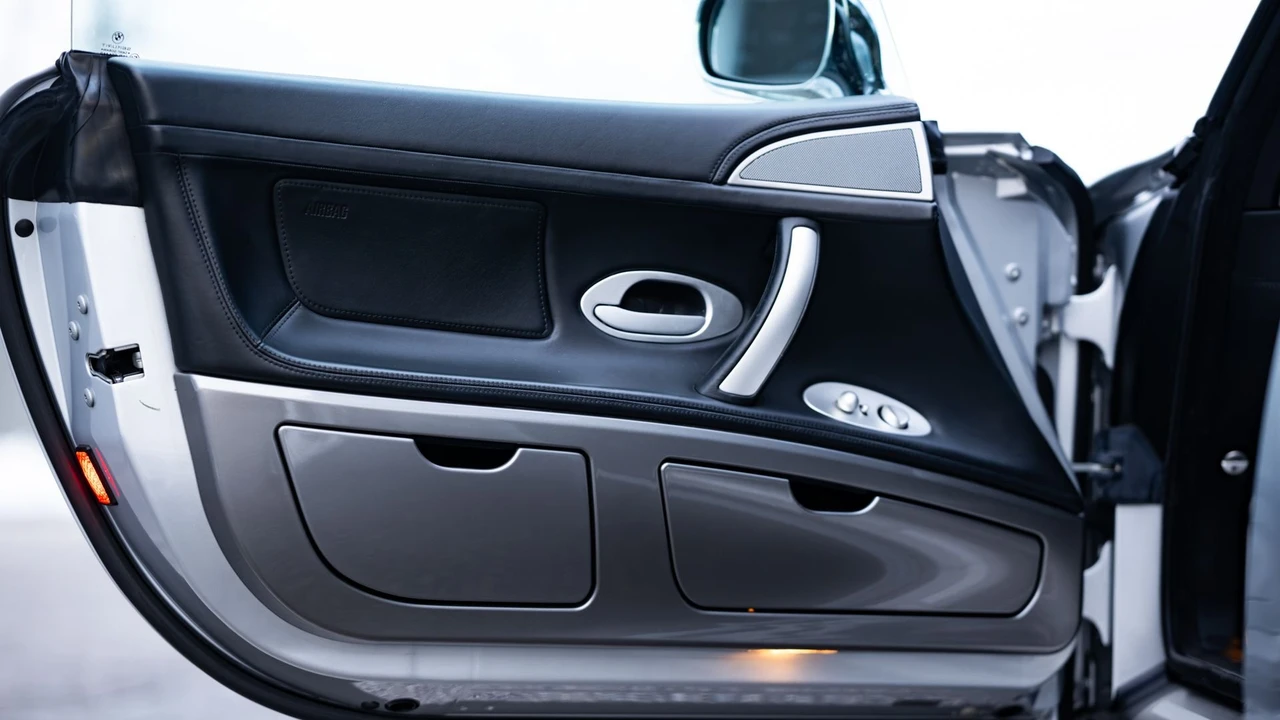 2002 BMW Z8 - Image 29 of 31