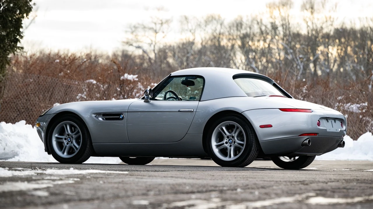 2002 BMW Z8 - Image 7 of 31