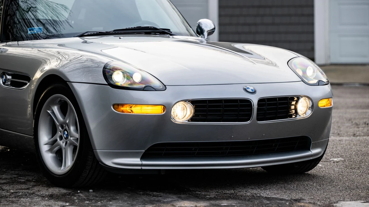 2002 BMW Z8 - Image 28 of 31