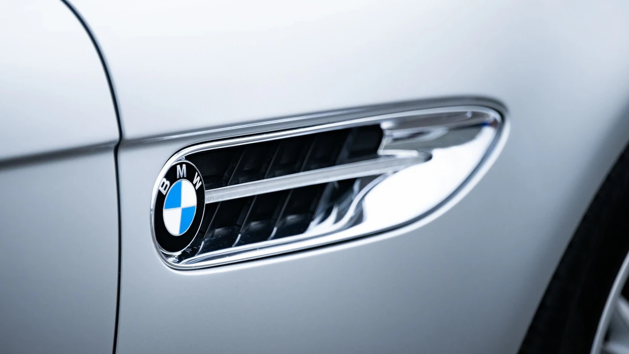 2002 BMW Z8 - Image 13 of 31