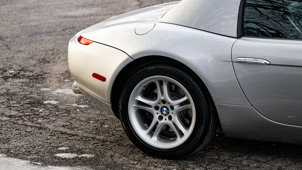 2002 BMW Z8 - Image 24 of 31