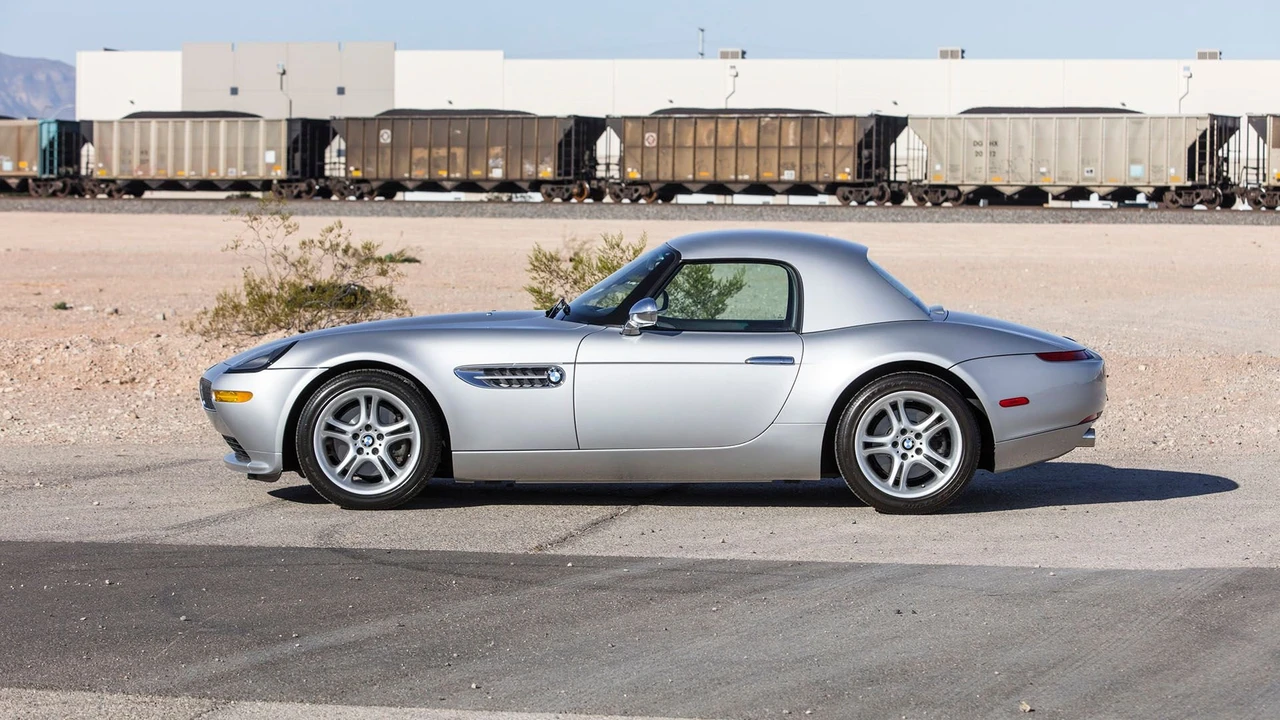 2002 BMW Z8 - Image 10 of 31